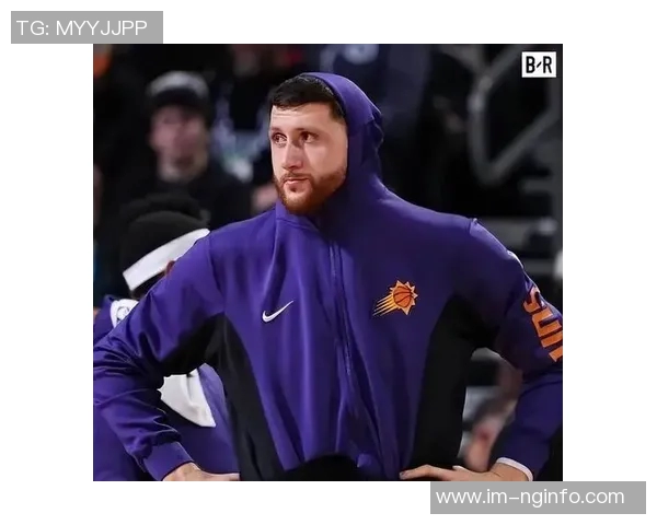 布克强调团队合作的重要性关键时刻每个人都需挺身而出